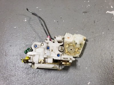 99-03 INFINITI QX4 QX 4 PASAJERO DELANTERO DERECHO CERRADURA DE PESTILLO DE PUERTA DERECHA CON ACTUADOR OEM Foto 1 de 4