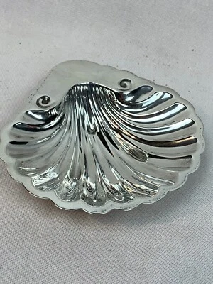 Hermoso plato de tuerca en forma de concha S. Kirk & Son 5"x5" - 670 Foto 1 de 4