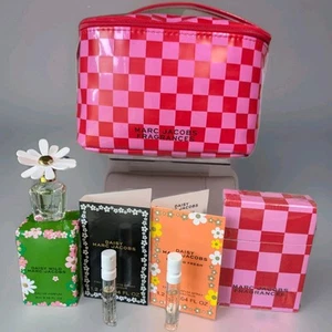 Brand New Marc Jacobs Wild Mini Perfume, Cosmetic bag, Samples & Playing Cards - Picture 1 of 12