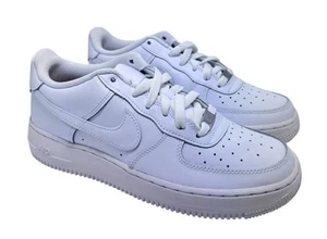 Nike Kids Air Force 1 LE (GS) sneaker giovani bianco/bianco taglia 7Y Wmns 8 nuove con scatola - Foto 1 di 5