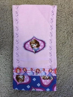 Ropa de eructo bordada Sofía the First Baby Foto 1 de 2