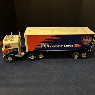 Nylint Skysports GM GMC Goodwrench Service Plus Semi Tractor 18 Wheeler -  Rare - Image 1 of 4
