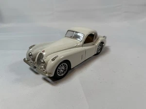 Burago 1/24 Scale Die Cast Model Jaguar XK-120 Coupe - White - Picture 1 of 9