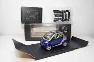 B46 1:18 SMARTWARE SMART CITY-COUPE BLUE BLACK DEALER BOX ( MAISTO / KYOSHO ) - Picture 1 of 24
