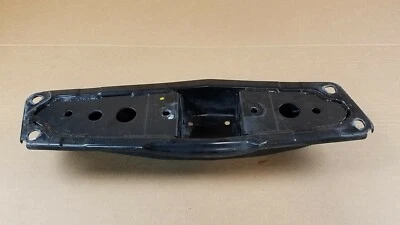 ⭐⭐ OEM INFINITI Q50 G37 RWD REAR TRANSMISSION CROSSMEMBER SUPPORT MOUNT BRACKET - Imagem 1 de 4