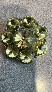 Broche prendedor vintage de diamantes de imitación blanco años 60 amarillo sobre metal tono plata FIRMADO - Imagen 1 de 6