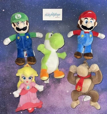 Super Mario Bros 8” Plush Lot (5)- Princess Peach, Luigi, Yoshi, Donkey Kong - Imagem 1 de 4