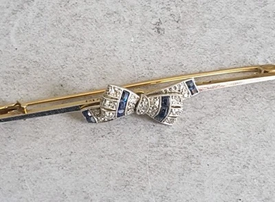 UNUSUAL ,  ANTIQUE  15CT / DIAMOND  / SAPPHIRE  ' BOW TIE ' BROOCH.      c. 1920 - Image 1 of 4