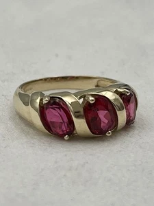 9ct Gold 3 Red Stone Garnet Ring Size N Vintage Retro Style - Picture 1 of 11