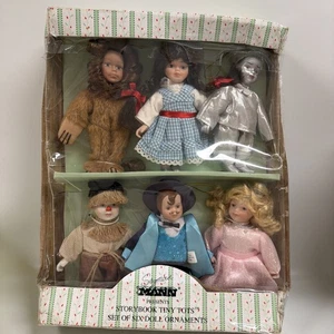 Libro de cuentos Seymour Mann Tiny Tots seis adornos para muñecas “Mago de Oz” - Imagen 1 de 4