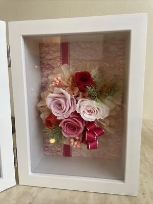 Flores Conservadas Con Marco de Fotos Blanco Rosas Rosas Hermoso Regalo Foto 1 de 4