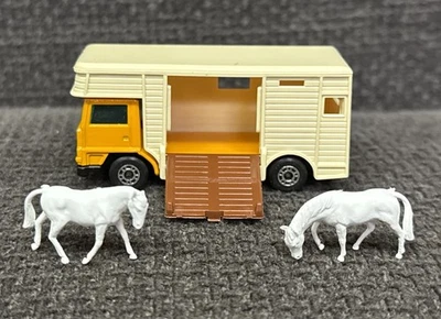 MATCHBOX Superrápido #40 Caballo-Caja con Dos Caballos Blancos 1977 Foto 1 de 4