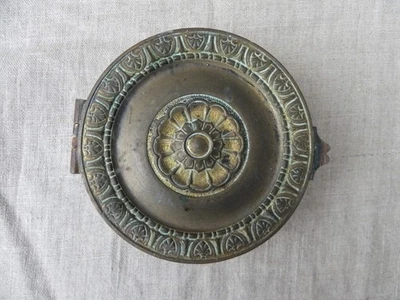 ANCIENNE BOUCHE D'AÉRATION DE CHEMINÉE - EN LAITON - Photo 1/4