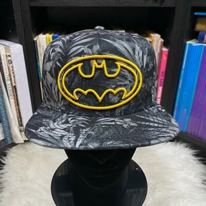 Sombrero a presión floral de Batman de DC Comics - Imagen 1 de 4