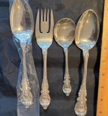 CUBIERTOS ESTERLINA SIR CHRISTOPHER DE WALLACE PUJANDO POR 4 SERVIDORES POR 1 PUJA Foto 1 de 2