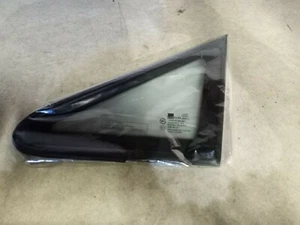 Hyundai Trajet 200-2007 Front Left Quarter Window Glass (D010401) - Picture 1 of 2