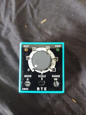 IDEC RTE-P1AF20 Timing Relay w/ Sockets & Clips 100-240VAC - Изображение 1 из 4