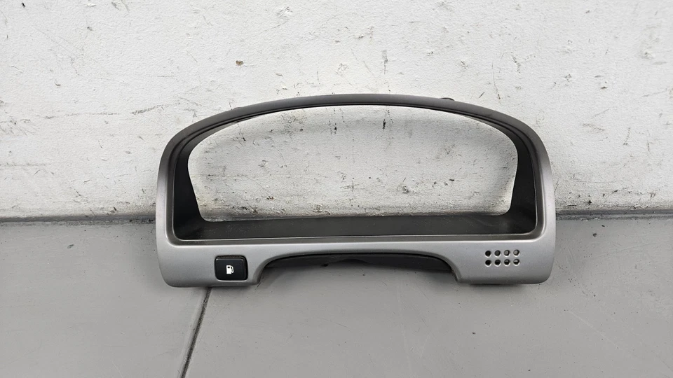 2005 Pontiac GTO Gauge Cluster Bezel #5272 F3 - Изображение 1 из 4