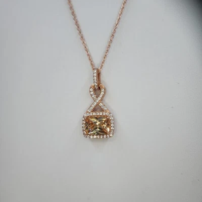 Colgante/Cadena Champagne Corte Esmeralda Circonita cúbica y Circonita cúbica Blanca Halo Torcido, Chapado en Oro Rosa Foto 1 de 4