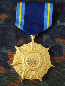 (A27-60) Medalla de Servicio Público Distinguido de la NASA de EE. UU. RARA - Imagen 1 de 4