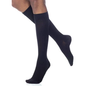 Dynaven Opaco Mujer Hasta la Rodilla 20-30 mmHg con Soporte de Compresión Superior de Silicona - Imagen 1 de 19