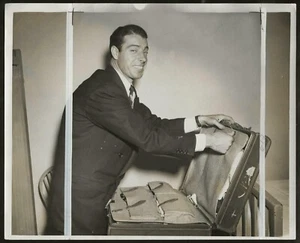 1947 Type 1 Joe DIMAGGIO, NY YANKEES Baseball Vintage Original Media Photo - Picture 1 of 2