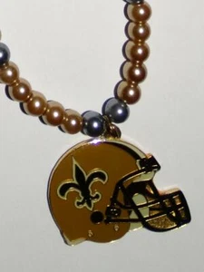 Estate Ladies Vintage New Orleans Saints Helmet Fashion Charm Pendant Necklace - Picture 1 of 9
