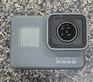GOPRO HERO 5 ACTION CAMERA 2 BATTERIES USA πΊπΈ SELLER FREE SHIPPING - Picture 1 of 4