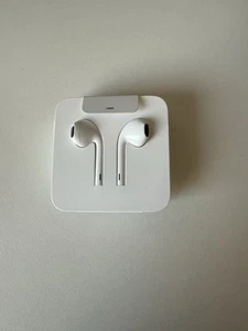 Original Apple Kopfhörer: EarPods mit Lightning Connector – neuwertig - Bild 1 von 3