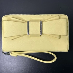 Cartera sin asas Betsey Johnson muñeca lazo X-grande amarilla cremallera alrededor - Imagen 1 de 15