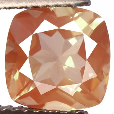 NATURAL ANDESINE 2.08ct FANTASTIC LABRADORITE DOUBLE TONE GREEN/RED FLASH GEM - Image 1 of 4