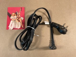 Netzkabel - IEC320 C7 auf Nema 1-15P - beide Enden abgewinkelt - 6 Fuß - zweizackig - Bild 1 von 4