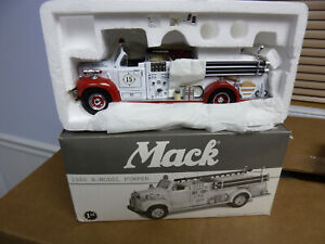 1960 Mack B-Model Pumper Baltimore F.D. First Gear 1/34 Scale 19-2386 RARE NEW