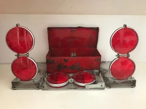 Excellent Vintage Box of Red Emergency Roadside Reflectors - Box of 3 - Picture 1 of 11