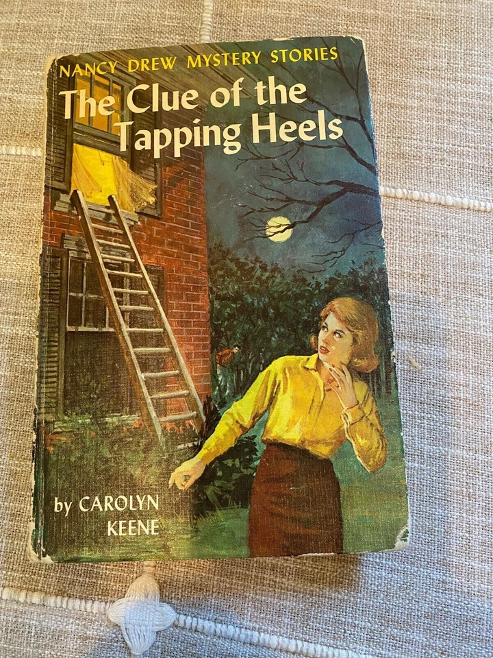 #16 - 1939 Nancy Drew Clue Of The Tapping Heels by Carolyn Keene Foto 1 de 3
