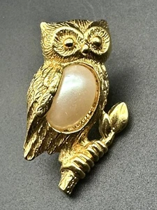 Vintage Avon 1994 Friendly Critters Tac Pin: Eule. Goldfarben mit Kunstperle - Bild 1 von 5