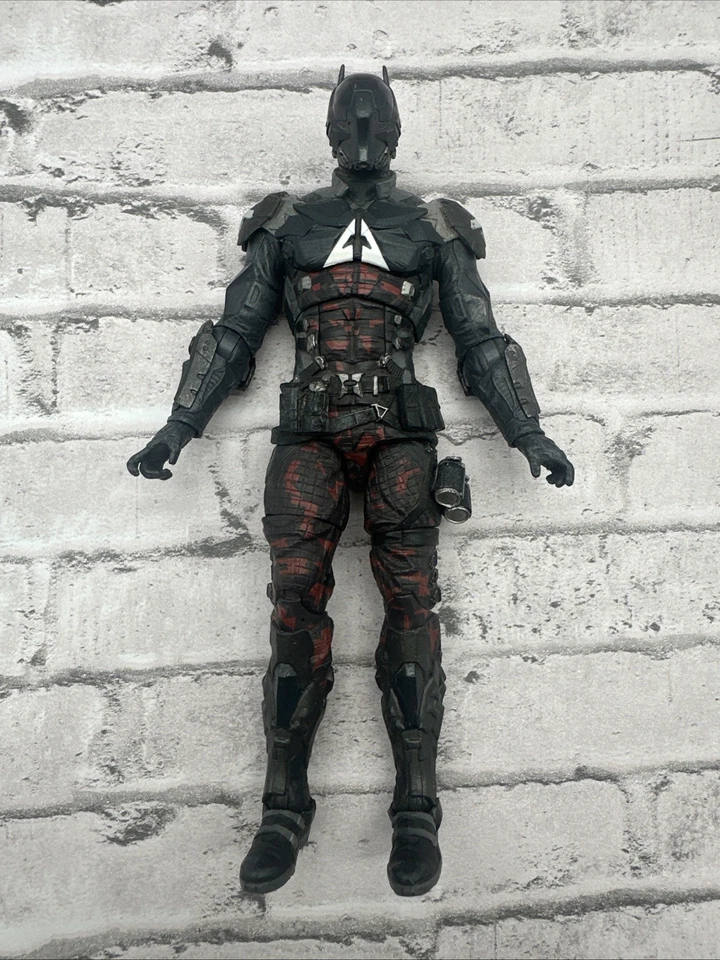 DC DIRECT  BATMAN ARKHAM SERIES ARKHAM KNIGHT ACTION FIGURE NO WEAPON - Image 1 of 3