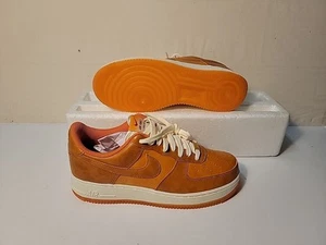 NIKE HOMBRE AIR FORCE 1 BAJA PUESTA DE SOL/CACAO WOW/LECHE/RUSSET HQ3639 720 TALLA: 10 - Imagen 1 de 12