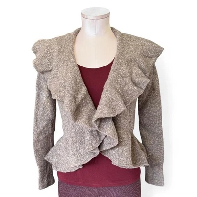 Cárdigan de lana marrón con volantes Moda International talla pequeña Foto 1 de 4