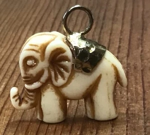 Vintage Lucky Elephant Pendant Resin - Picture 1 of 5