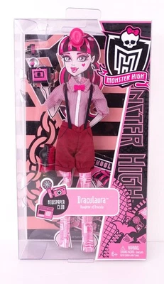 Monster High DracuLaura Clubes Escolares Moda Paquete NewsPaper Club 2011 Nuevo en Caja Foto 1 de 4