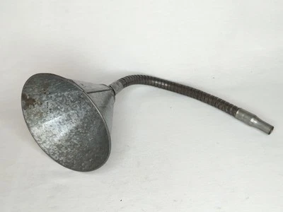 Embudo de caño de aceite multiusos vintage con caño flexible Foto 1 de 4