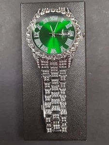 Reloj para hombre plateado y verde helado con circonita cúbica y correa de 9 1/4 pulgadas - Imagen 1 de 3