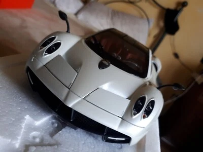 GT AUTO 1/18  Pagani Huayra PEARL WHITE DIECAST METAL CAR MODEL metal ZAMA - Immagine 1 di 4