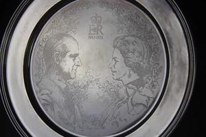 A Richard Comyns EIIR (Elizabeth Regina) Silver Royal Commemorative Plate, 1972 - Picture 1 of 11