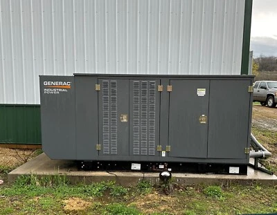 Generador industrial gaseoso Generac 130/160KVA (9,0 L) ¡SOLO 513 HORAS! 130kW 130 Foto 1 de 4