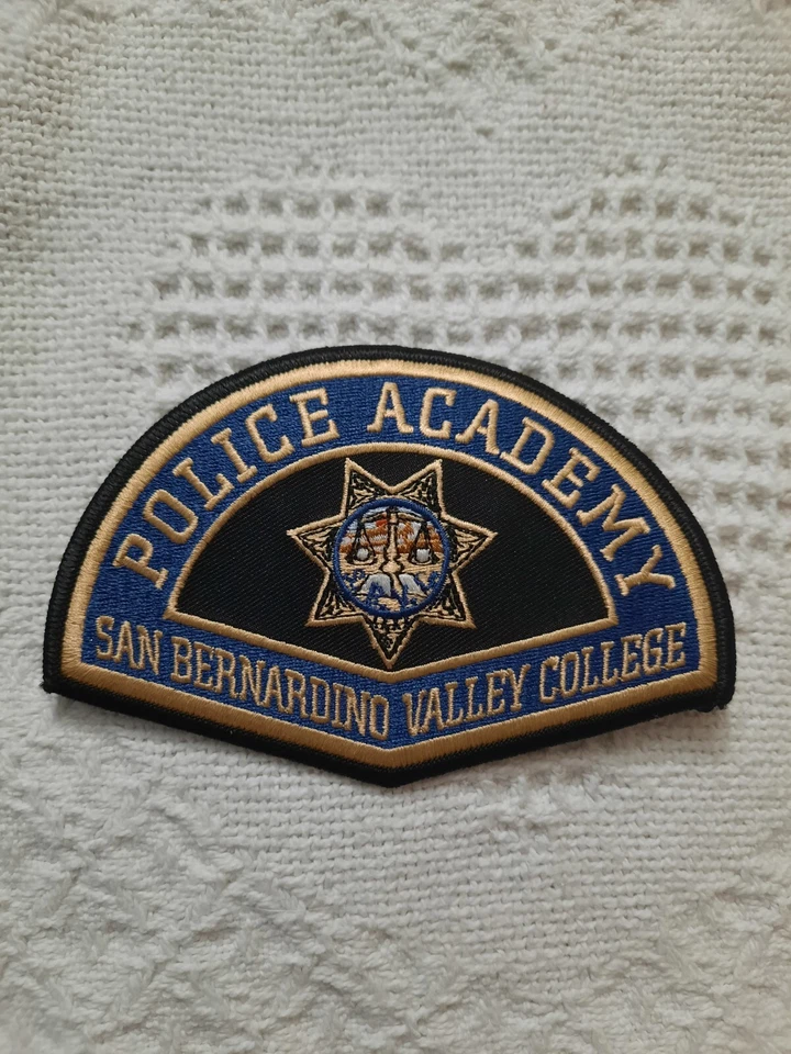 圣贝纳迪诺谷学院警察学院过时布贴 — 第 1/1 张图片