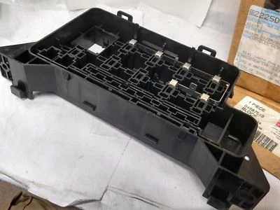 4687519 NOS MOPAR OEM BLOCK FUSE 4687528 fits CARAVAN VOYAGER T&C 91-95 - Изображение 1 из 4