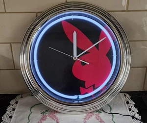 Playboy Silber Wanduhr Neon Pink/Schwarz Original Vintage Schöne Uhr LESEN - Bild 1 von 9