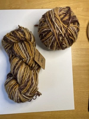 Hilos araucanos - marrón y amarillo peinado con hilo Foto 1 de 3